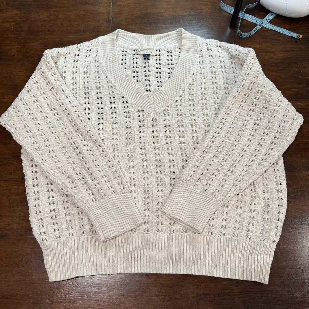 Universal Thread Cream V-Neck Sweater with Textured Knit SZ XL Crochet Neutral
